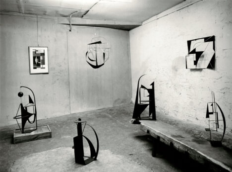 Syning-Gerdar-Helgadottur-Galerie-Arnaud-i-Paris-1953-scaled
